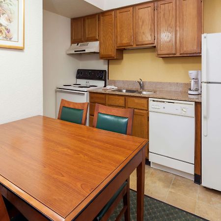 Hawthorn Suites By Wyndham Dearborn/Detroit Экстерьер фото